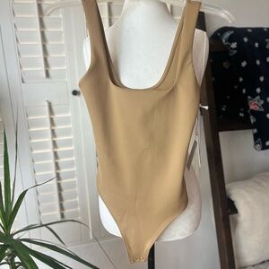 Good American Scuba Modern Tank Bodysuit – Tan / Deep Mustard